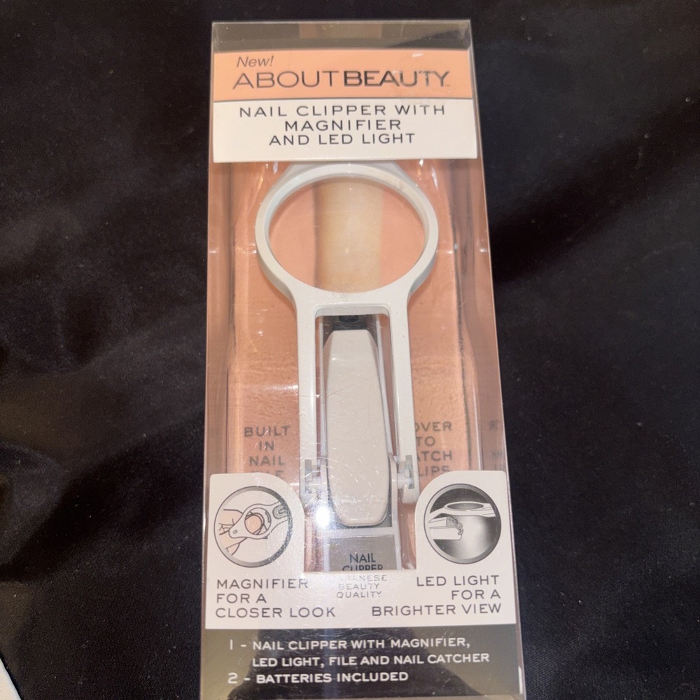ABOUTBEAUTY Nail Clipper‎ with Magnifier & LED Light.